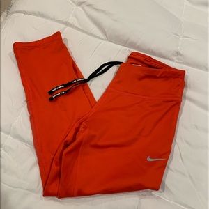 Nike cropped leggings